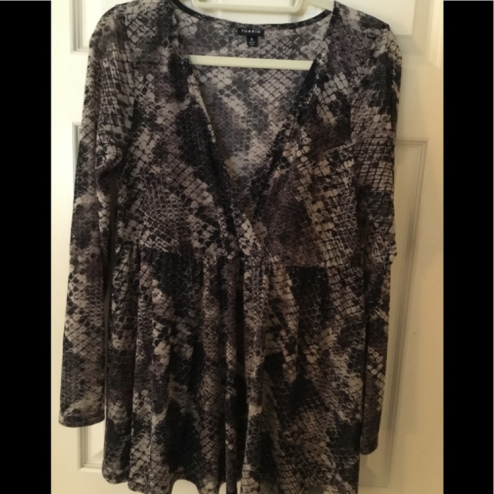 Torrid top - Picture 2 of 4